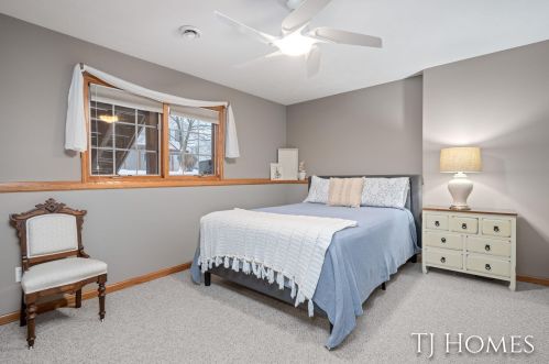 2036 Palmerton Ct, Grand Rapids MI 49505-7159 exterior