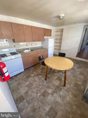 1239 2nd St, Philadelphia PA 19133-3303 exterior