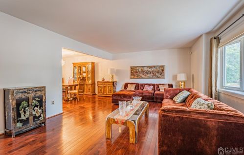 7 Meredith Rd, Edison NJ 08817-2231 exterior