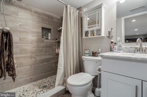 8708 Camden St, Alexandria VA 22308-2318 exterior