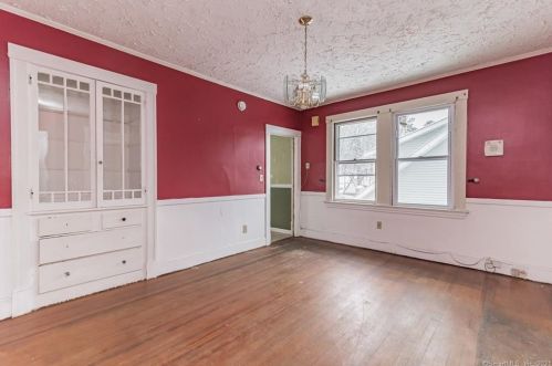 43 Elro St, Manchester CT 06040-4228 exterior