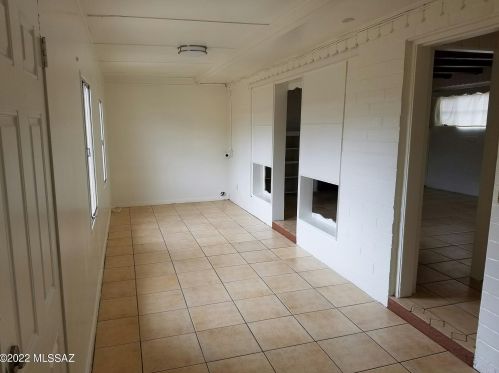 132 Navajo Rd, Tucson, AZ 85705-5222