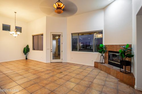 8154 Painted Feather Dr, Tucson AZ  85743-7418 exterior