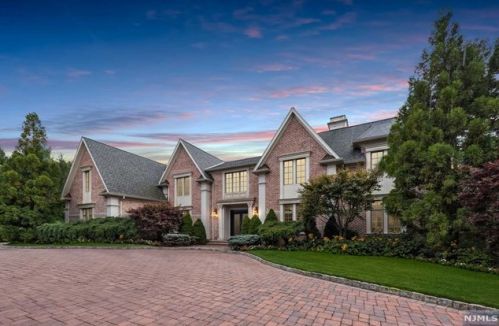 174 Vaccaro Dr, Cresskill, NJ 07626-1740