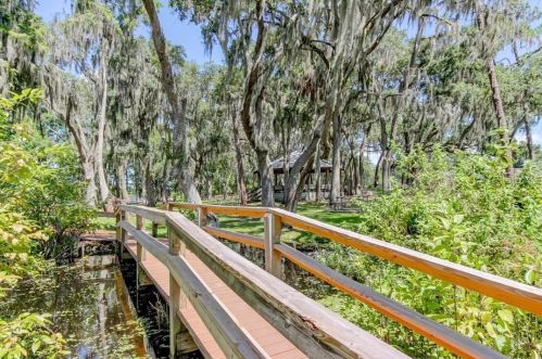 527 Broxburn Ave, Tampa FL  33617-7823 exterior