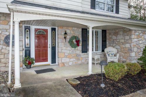 988 Carriage Ln, Huntingdon Valley, PA 19006-3803