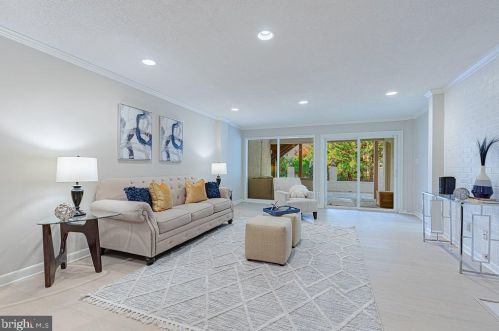 1515 Highwood Dr, Mc Lean VA  22101-5800 exterior