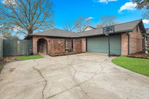 7618 Live Oak Dr, Humble, TX 77396-1478