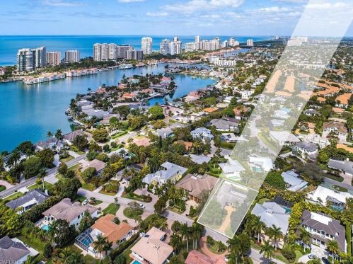 619 Binnacle Dr, Naples FL 34103-2724 exterior