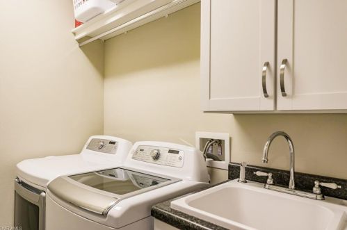 6480 Marbella Dr, Naples FL 34105-5040 exterior