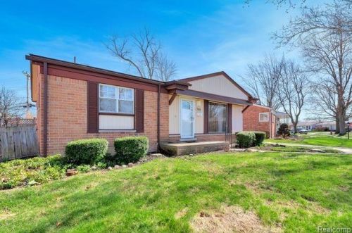 7486 Plainfield St, Dearborn Heights MI  48127-1678 exterior