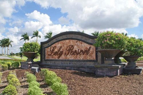 7016 Falcons Glen Blvd, Naples, FL 34113-2667