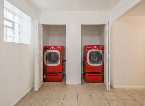 68 95th St, Chicago IL 60617-5053 exterior