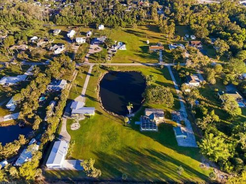 5322 Myrtle Ln, Naples, FL 34113-8525