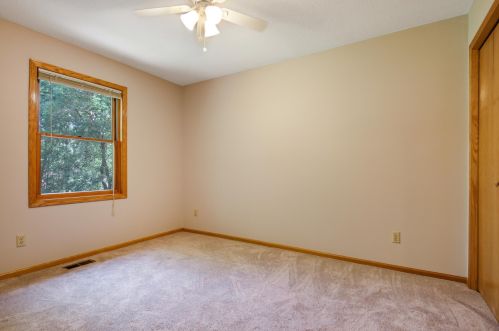 16 Baillon Ln, St Marys Point MN 55043-8714 exterior