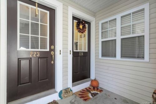 223 Northview Ct, Peekskill, NY 10566-4440