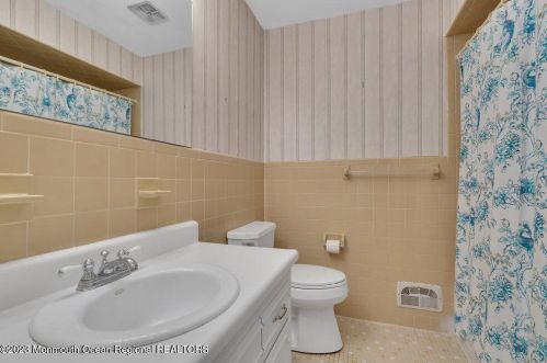 309 Eastham Rd, Point Pleasant Beach NJ 08742-2013 exterior