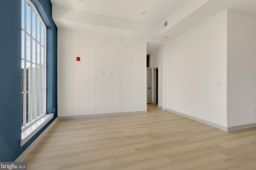 689 Broad St, Philadelphia PA  19123-2418 exterior