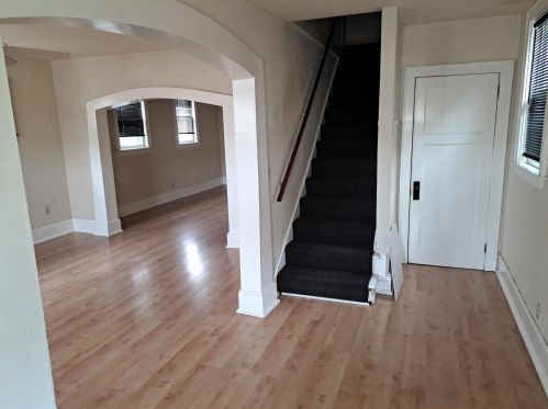 2467 Gordon Pl, Milwaukee, WI 53212-3041