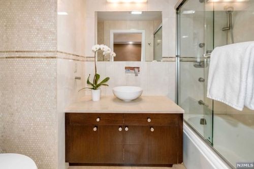 3 Pne Ter, Demarest NJ 07627-1214 exterior