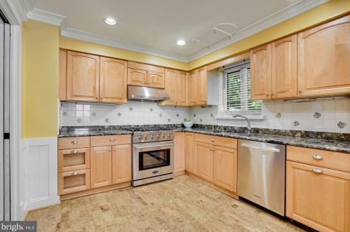 1716 Baldwin Dr, Mc Lean, VA 22101-5048