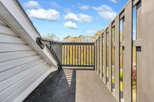 408 Larchmont Ct, Moon Twp PA  15108-9100 exterior