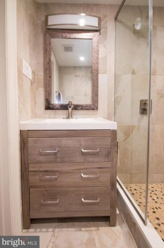 1144 4 St, Philadelphia PA 19133-3208 exterior