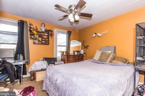 1238 Maple St, Pottstown PA 19464-5822 exterior