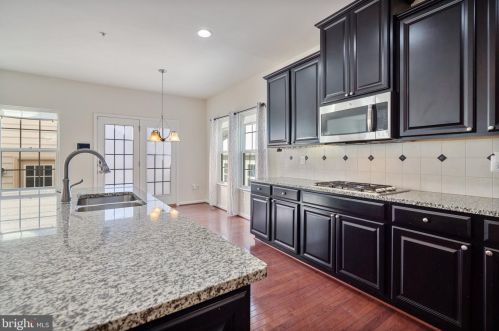 13717 Port Commerce Ct, Accokeek, MD 20607-3781