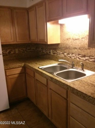 3241 Monte Vis Dr, Tucson AZ 85712-1630 exterior