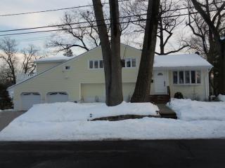 49 Oneida Ave, Dumont, NJ 07628-2109
