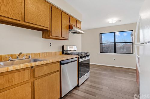 1708 Raspberry Ct, Edison NJ 08817-2745 exterior