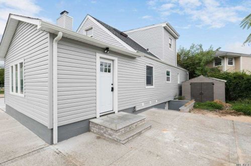 400 Emerson Pl, Valley Stream NY 11580-2805 exterior