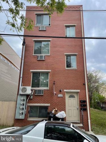 1413 17th St, Philadelphia PA  19146-4714 exterior