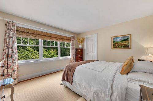 95 Round Hl Rd, Armonk NY 10504-2822 exterior