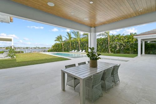 18826 Loxahatchee Riv Rd, Jupiter FL 33458-1081 exterior