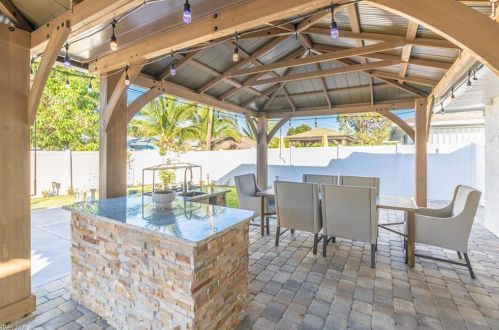 523 107 Ave, Naples FL 34108-1854 exterior