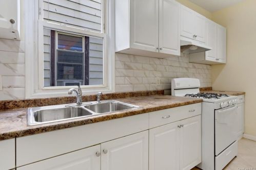 4256 Byron Ave, Bronx NY 10466-1516 exterior