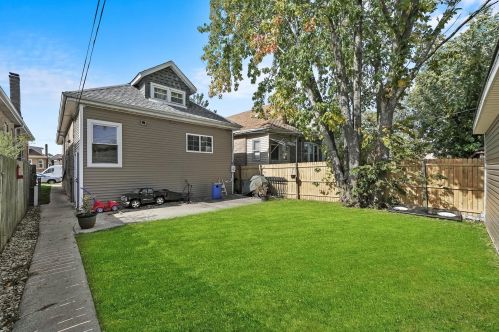 7235 Washtenaw Ave, Chicago IL  60645-1435 exterior