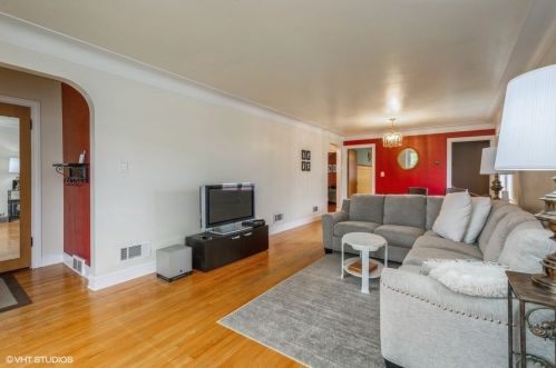 5946 Eddy St, Chicago, IL 60634-4218