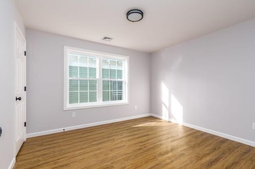 84 Glenham St, Providence RI 02907-1247 exterior