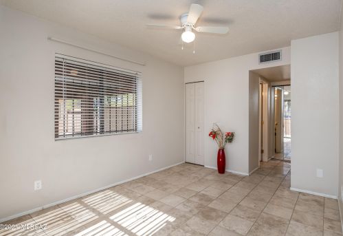 124 Pastime Rd, Tucson AZ 85705-3399 exterior