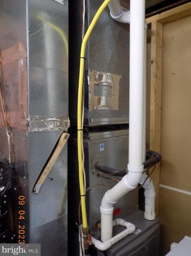 66 Prince St, Littlestown PA 17340-1323 exterior