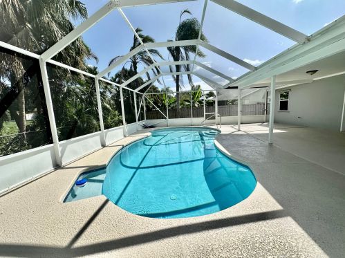 1985 Leafy Rd, Fort Pierce FL 34953-1328 exterior