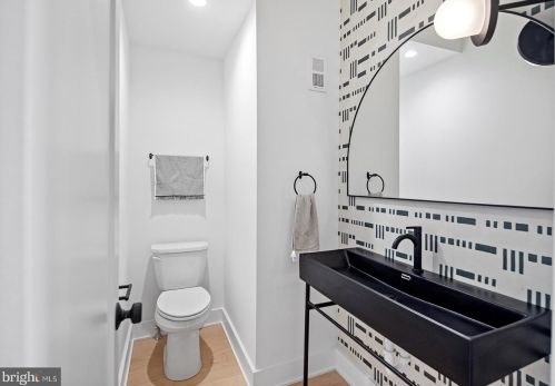 1613 2nd St, Philadelphia PA 19122 exterior