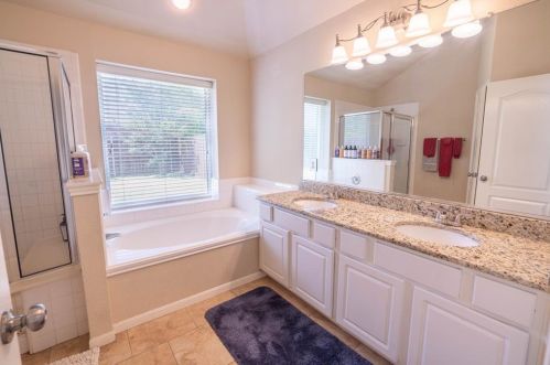 1716 Camas Dr, Austin TX exterior