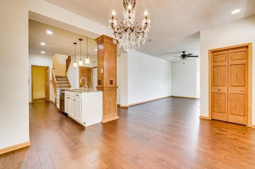 1932 Shamrock Pl, Chaska MN 55318-5405 exterior