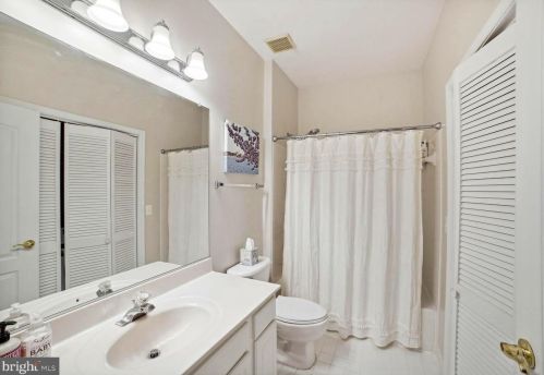 302 Ridgemont Ave, Rockville MD 20850-6061 exterior