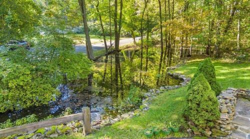 306 Silver Hl Rd, Derby CT 06418-1139 exterior