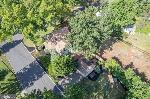 400 Beechwood Ave, Tavistock NJ 08033-1105 exterior